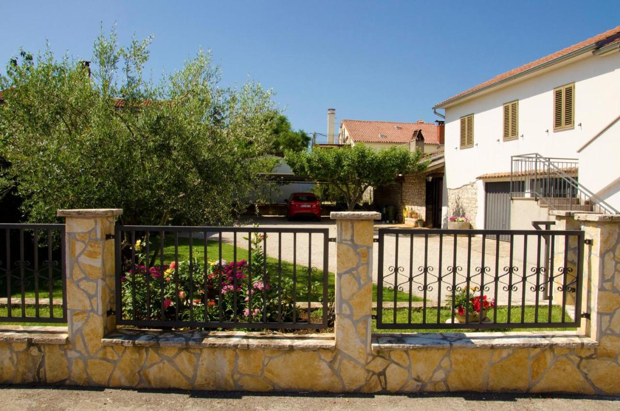 Apartment Percic Tar-Vabriga Kültér fotó