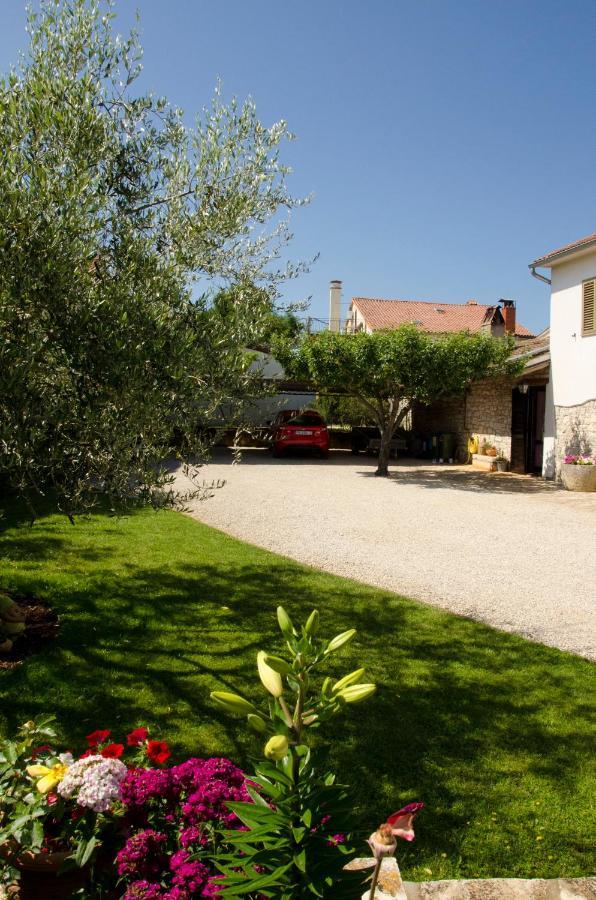 Apartment Percic Tar-Vabriga Kültér fotó